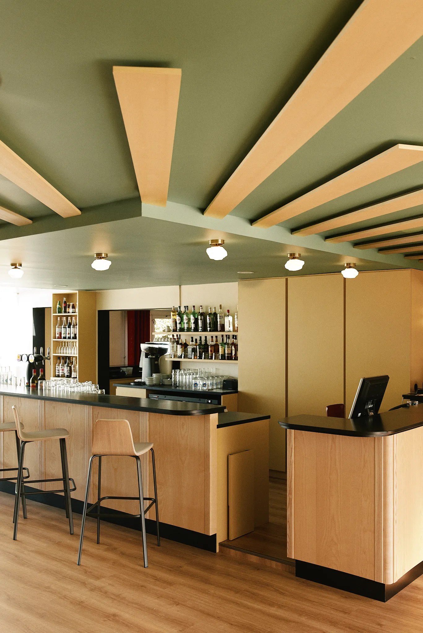 HOTEL CHARTRES — 4