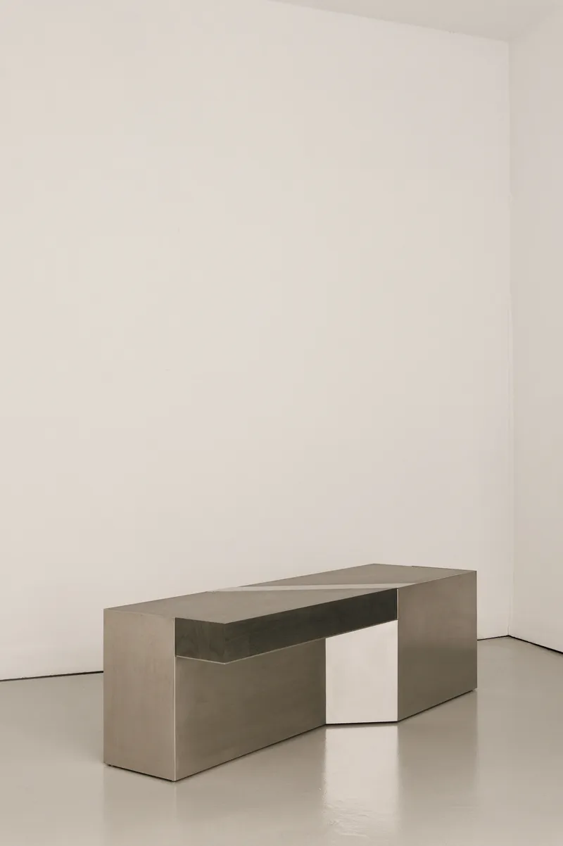 CONFIDENT BENCH — 1