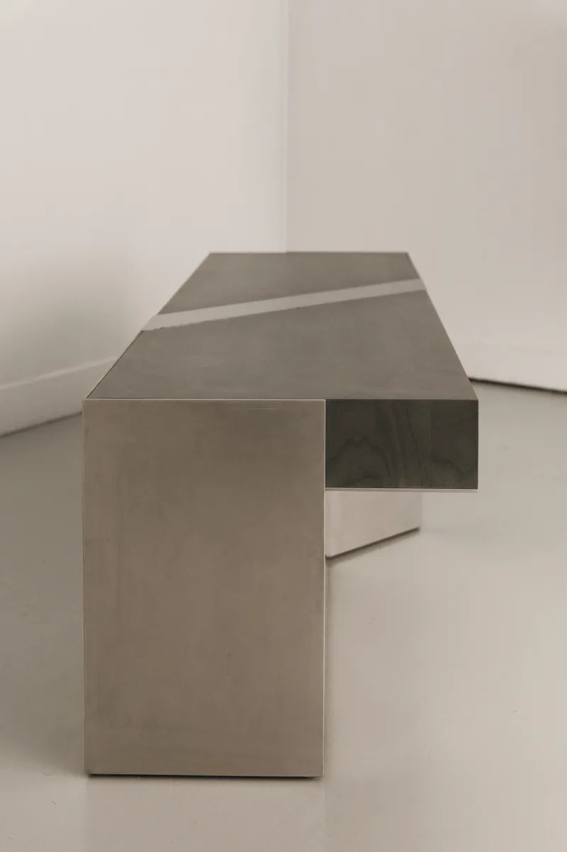 CONFIDENT BENCH — 4