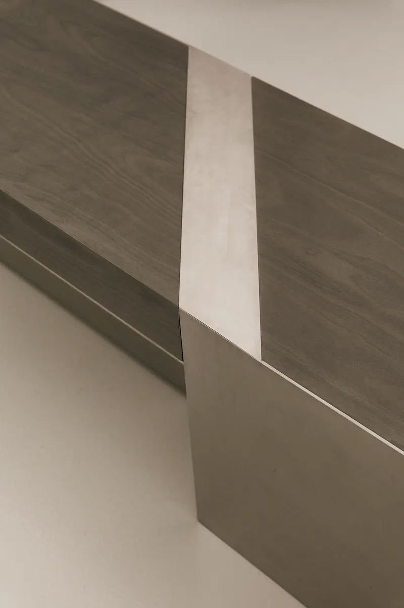CONFIDENT BENCH — 2